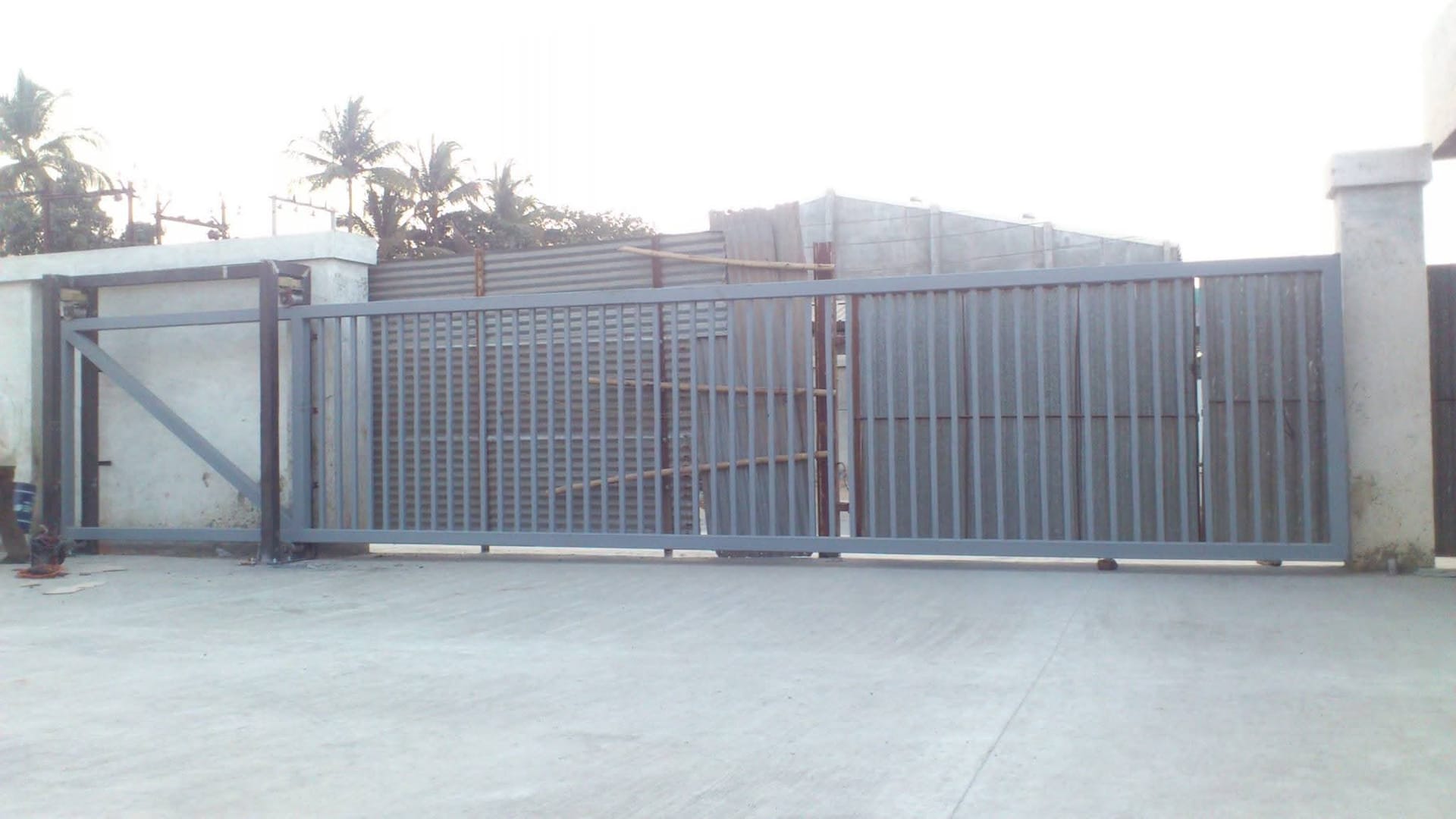 Cantilever Gate